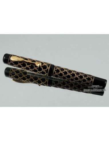 Visconti Limited Edition Alhambra 18k Gold Overlay Fountain Pen - M Dans la société mordern