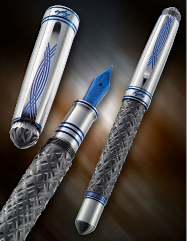 Grayson Tighe Zirconium Reticulated Crystal Fountain Pen W/Blue Titanium Nib - M Comparez plus de prix