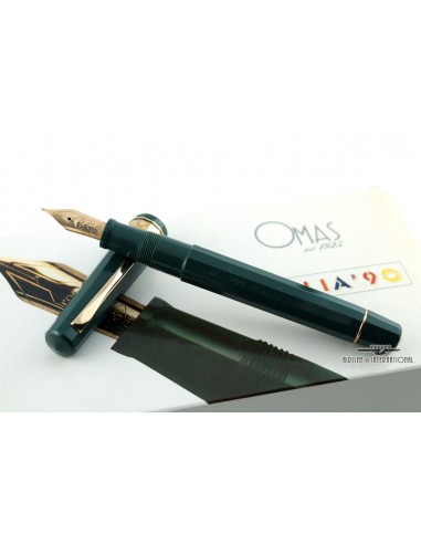 Omas 1990 World Cup Soccer Champion Italia Ballpoint, Pencil & Fountain Pen Set s'inspire de l'anatomie humaine