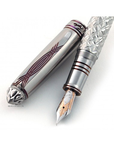 Grayson Tighe Reticulated Crystal Purple LE Fountain Pen - M à prix réduit toute l'année