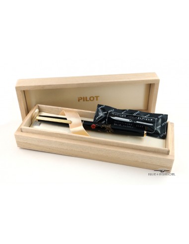 Pilot Vintage Nippon Art Flower Hiramaki-e Fountain Pen En savoir plus